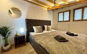 Mya Lenas Suite